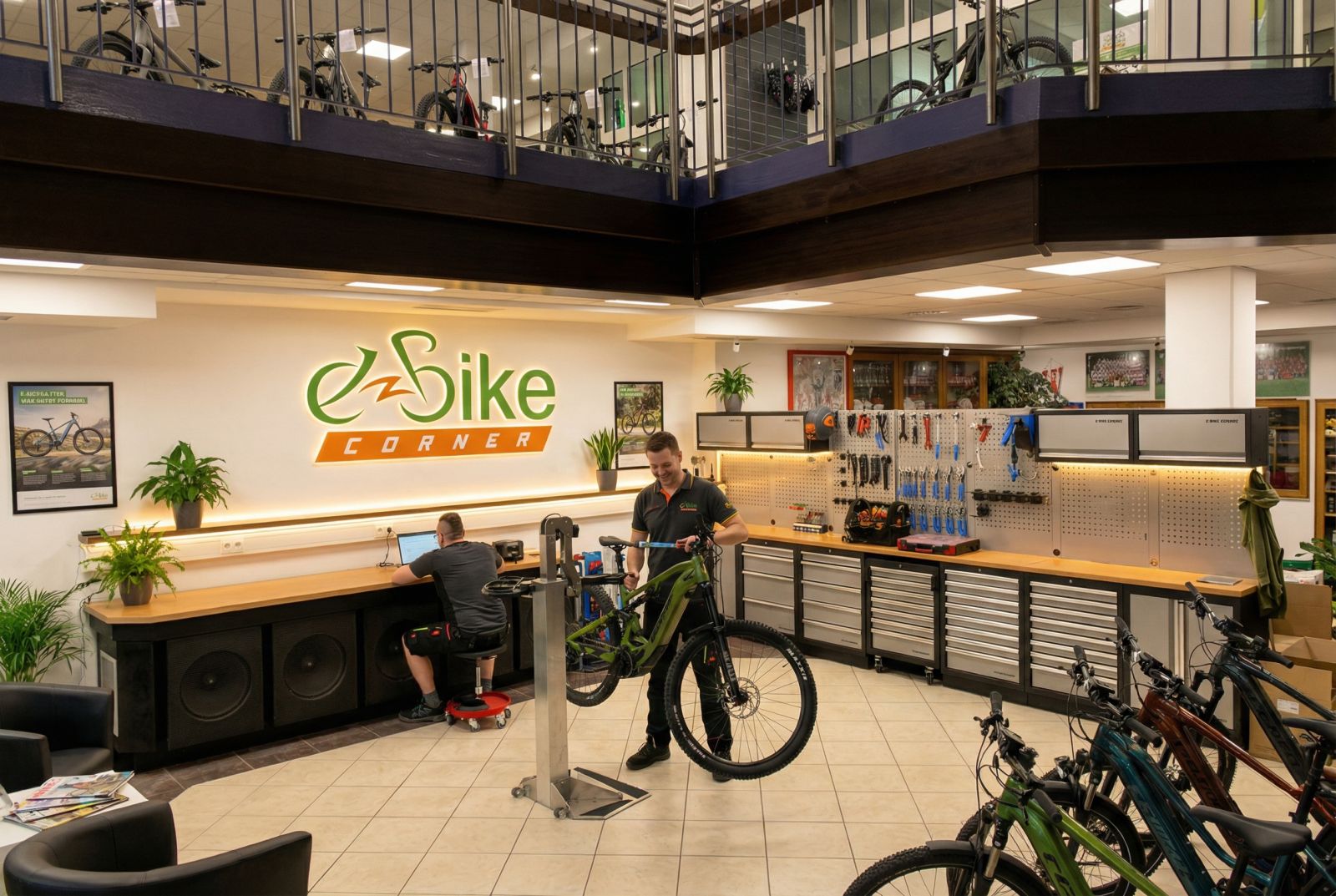 Team und Werkstattbereich in Neunburg vorm Wald